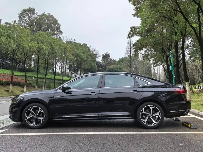2023 Volkswagen Passat 2.0T 186HP L4 7DCT,autocango,china used car exporter,china ev exporter,chinese used car exporter,chinese used ev exporter