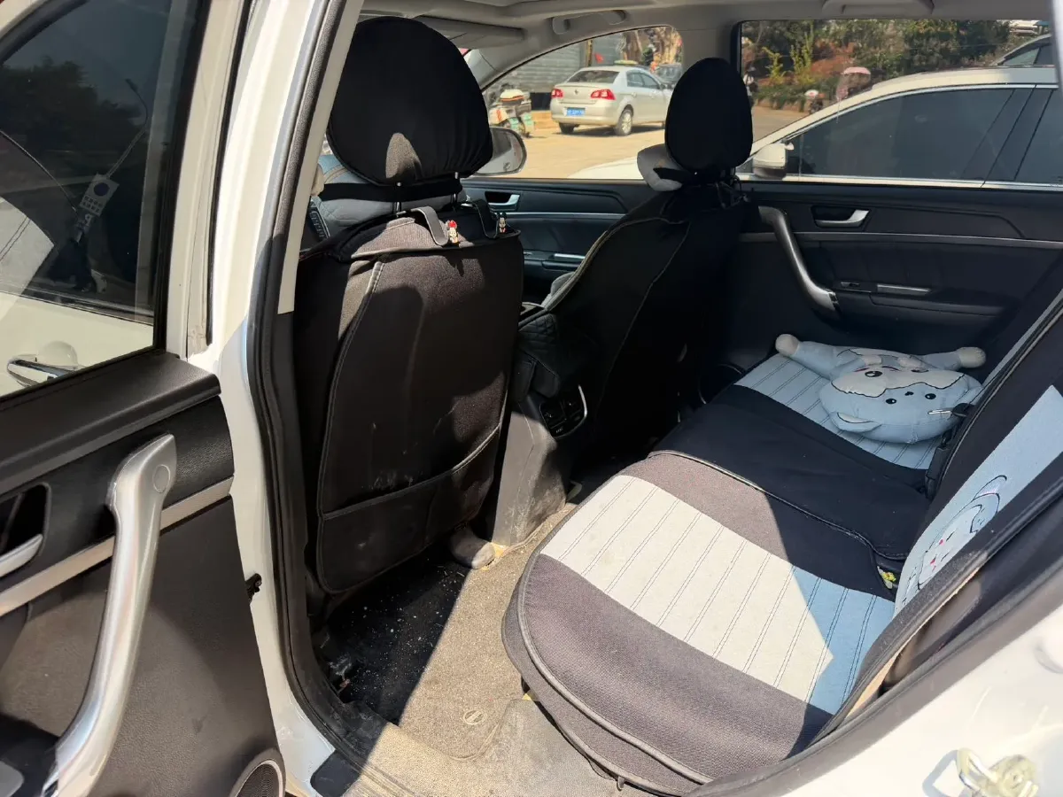 2019 Haval M6 1.5T 150HP L4 7DCT,autocango,china used car exporter,china ev exporter,chinese used car exporter,chinese used ev exporter