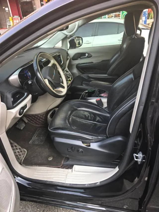 2019 Chrysler Pacifica 3.6L 245HP V6 E-CVT PHEV 16KWH,autocango,china used car exporter,china ev exporter,chinese used car exporter,chinese used ev exporter