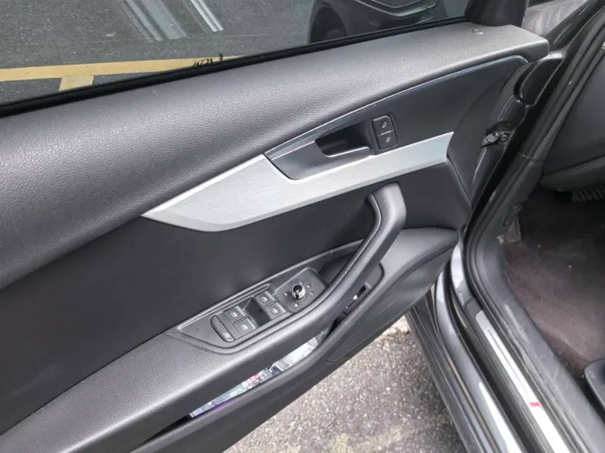 2020 Audi A4L 2.0T 190HP L4 7DCT,autocango,china used car exporter,china ev exporter,chinese used car exporter,chinese used ev exporter