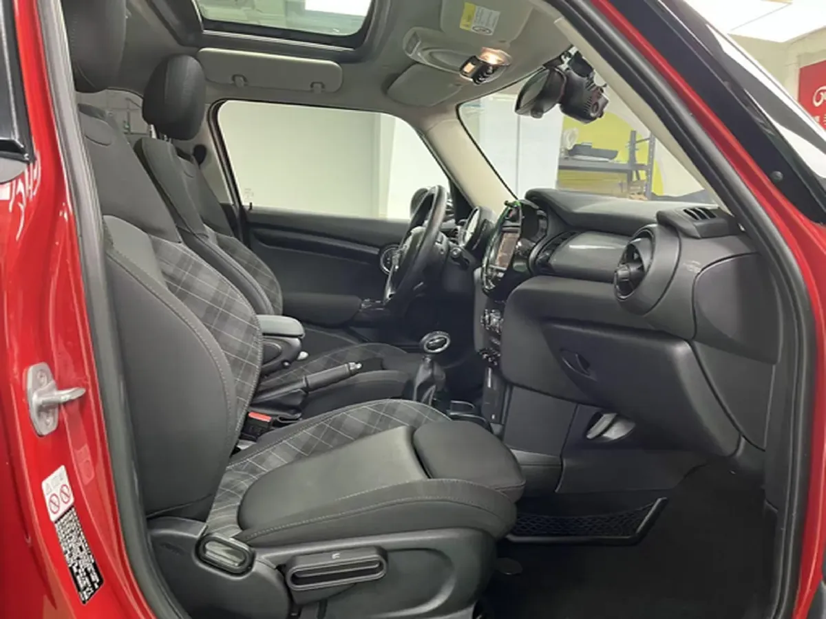 2015 MINI MINI 1.5T 136HP L3 6AT,autocango,china used car exporter,china ev exporter,chinese used car exporter,chinese used ev exporter