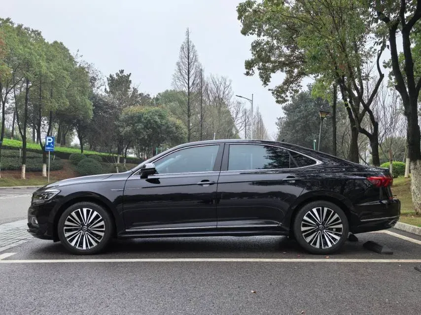 2020 Volkswagen Passat 2.0T 186HP L4 7DCT,autocango,china used car exporter,china ev exporter,chinese used car exporter,chinese used ev exporter