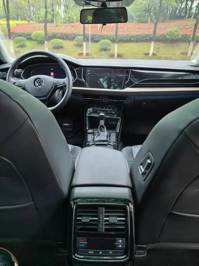 2020 Volkswagen Passat 2.0T 186HP L4 7DCT,autocango,china used car exporter,china ev exporter,chinese used car exporter,chinese used ev exporter