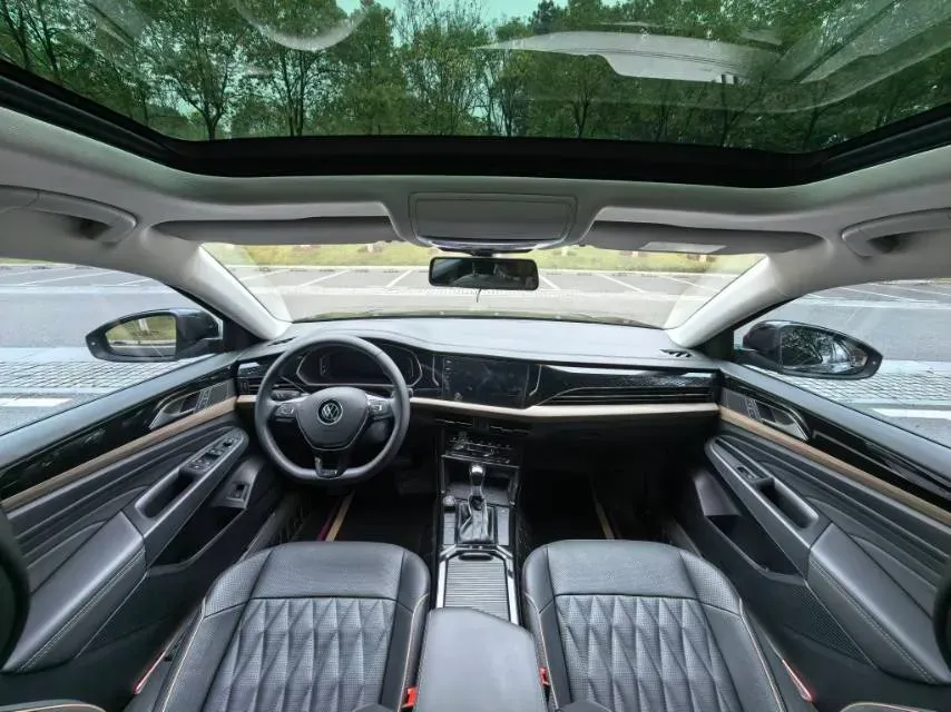 2020 Volkswagen Passat 2.0T 186HP L4 7DCT,autocango,china used car exporter,china ev exporter,chinese used car exporter,chinese used ev exporter