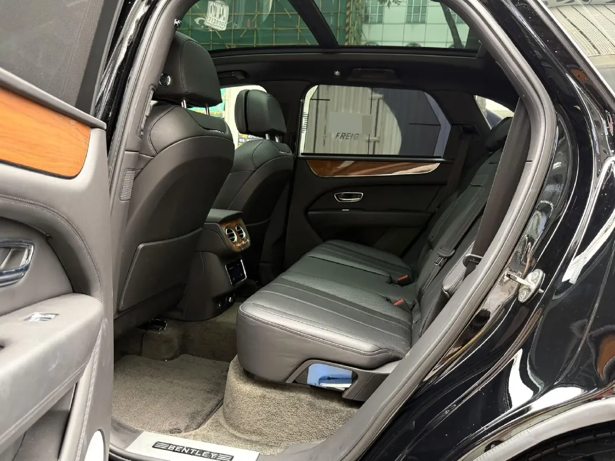 2021 Bentley Bentayga 4.0T 550HP V8 8AT,autocango,china used car exporter,china ev exporter,chinese used car exporter,chinese used ev exporter