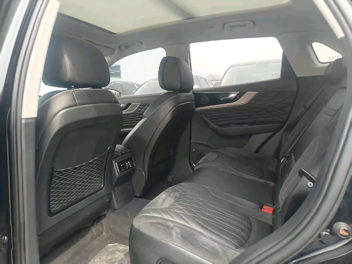 2022 HongQi HS5 2.0T 224HP L4 6AT,autocango,china used car exporter,china ev exporter,chinese used car exporter,chinese used ev exporter