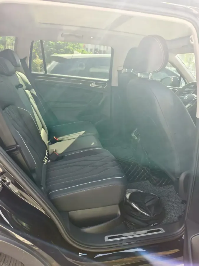 2024 Volkswagen Tiguan L 2.0T 186HP L4 7DCT,autocango,china used car exporter,china ev exporter,chinese used car exporter,chinese used ev exporter