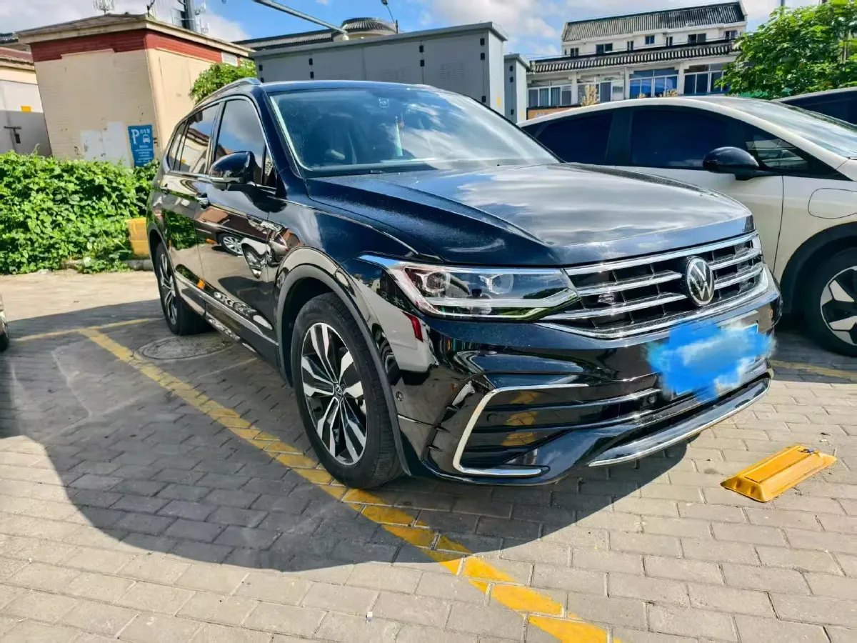 2024 Volkswagen Tiguan L 2.0T 186HP L4 7DCT,autocango,china used car exporter,china ev exporter,chinese used car exporter,chinese used ev exporter