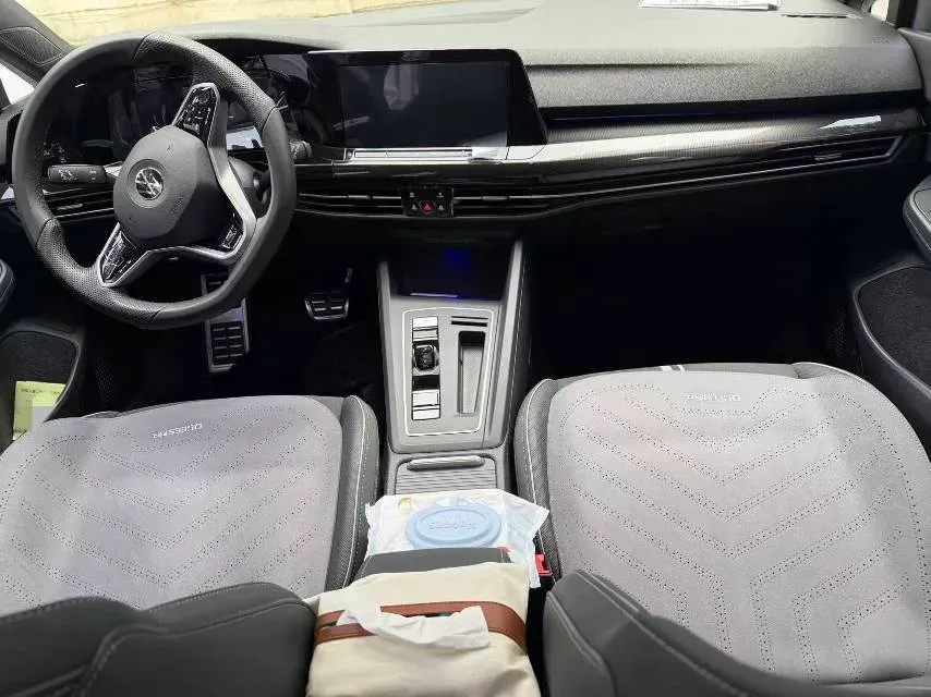 2023 Volkswagen Golf 1.4T 150HP L4 7DCT,autocango,china used car exporter,china ev exporter,chinese used car exporter,chinese used ev exporter