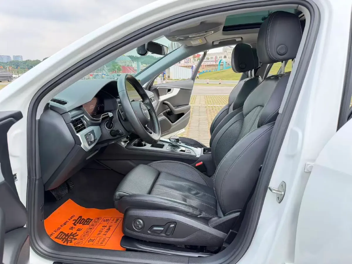 2020 Audi A4L 2.0T 190HP L4 7DCT,autocango,china used car exporter,china ev exporter,chinese used car exporter,chinese used ev exporter