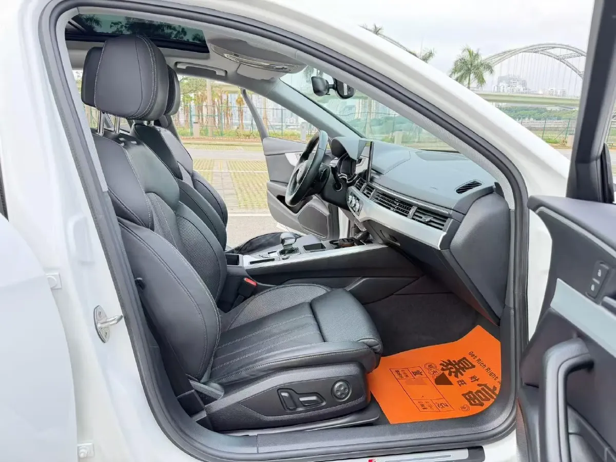 2020 Audi A4L 2.0T 190HP L4 7DCT,autocango,china used car exporter,china ev exporter,chinese used car exporter,chinese used ev exporter