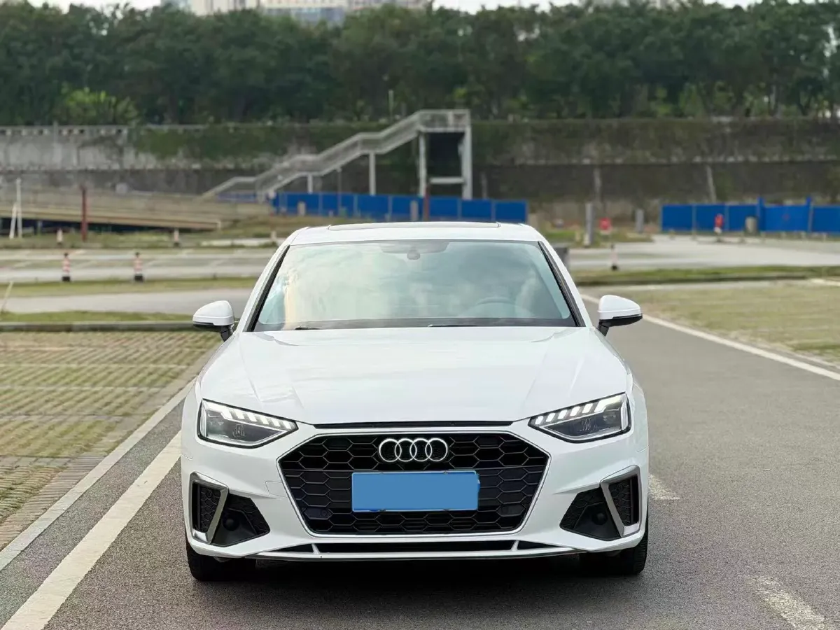 2020 Audi A4L 2.0T 190HP L4 7DCT,autocango,china used car exporter,china ev exporter,chinese used car exporter,chinese used ev exporter