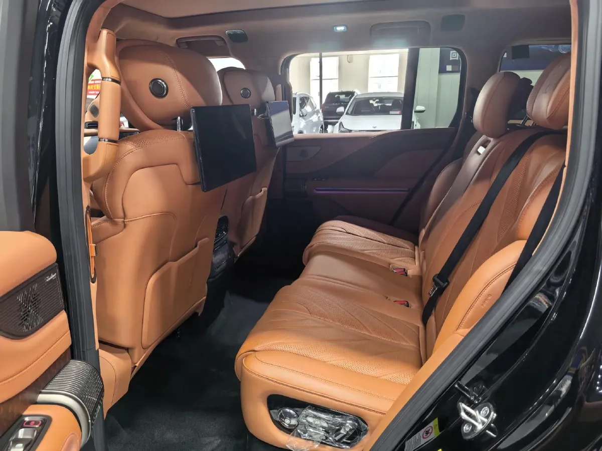 2023 YangWang U8 2.0T 272HP L4 REEV 49.05KWH,autocango,china used car exporter,china ev exporter,chinese used car exporter,chinese used ev exporter