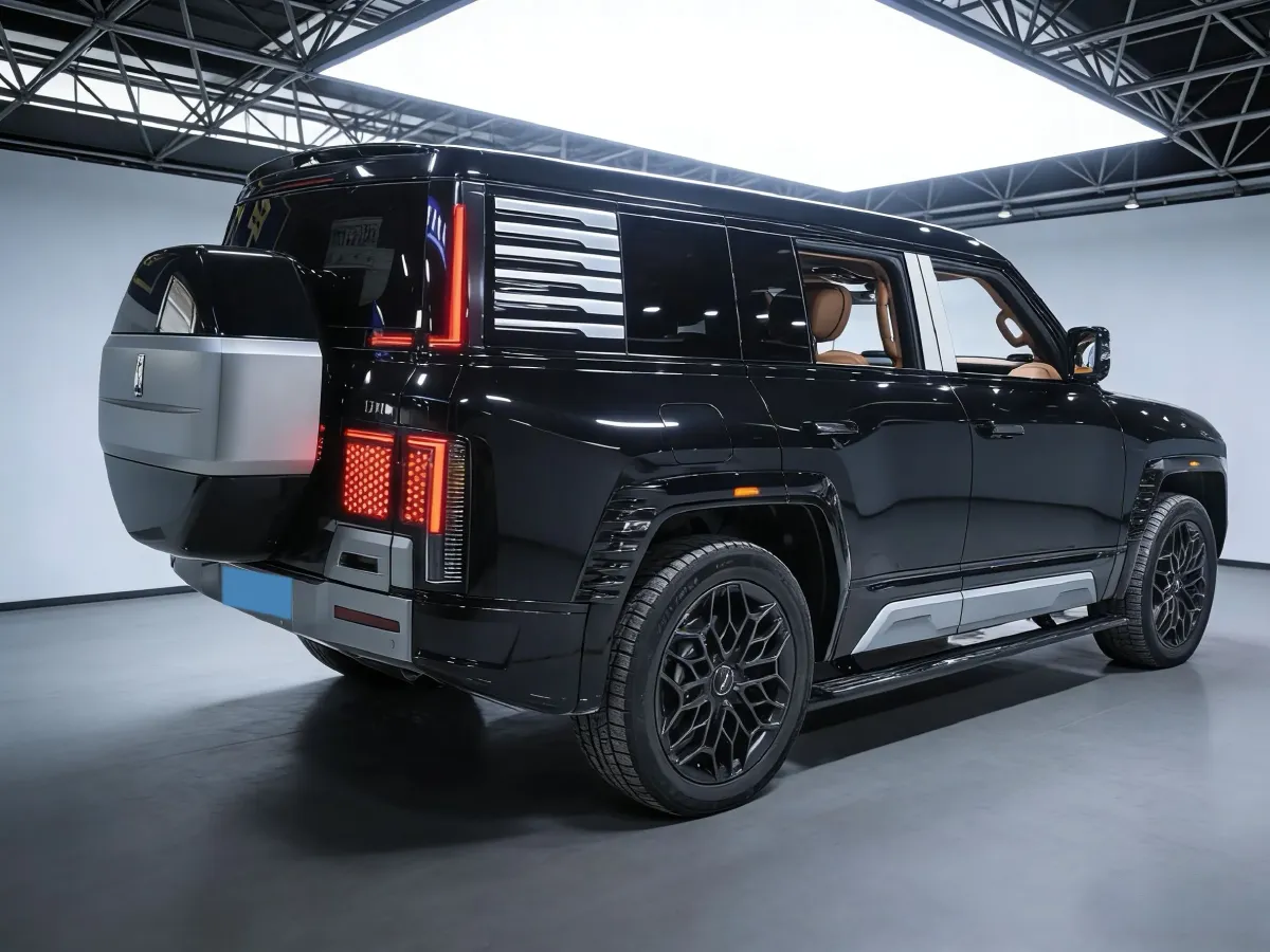 2023 YangWang U8 2.0T 272HP L4 REEV 49.05KWH,autocango,china used car exporter,china ev exporter,chinese used car exporter,chinese used ev exporter