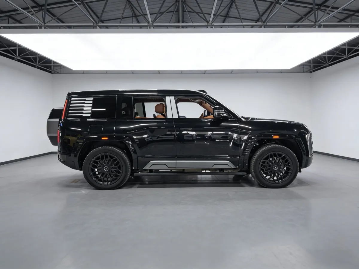 2023 YangWang U8 2.0T 272HP L4 REEV 49.05KWH,autocango,china used car exporter,china ev exporter,chinese used car exporter,chinese used ev exporter