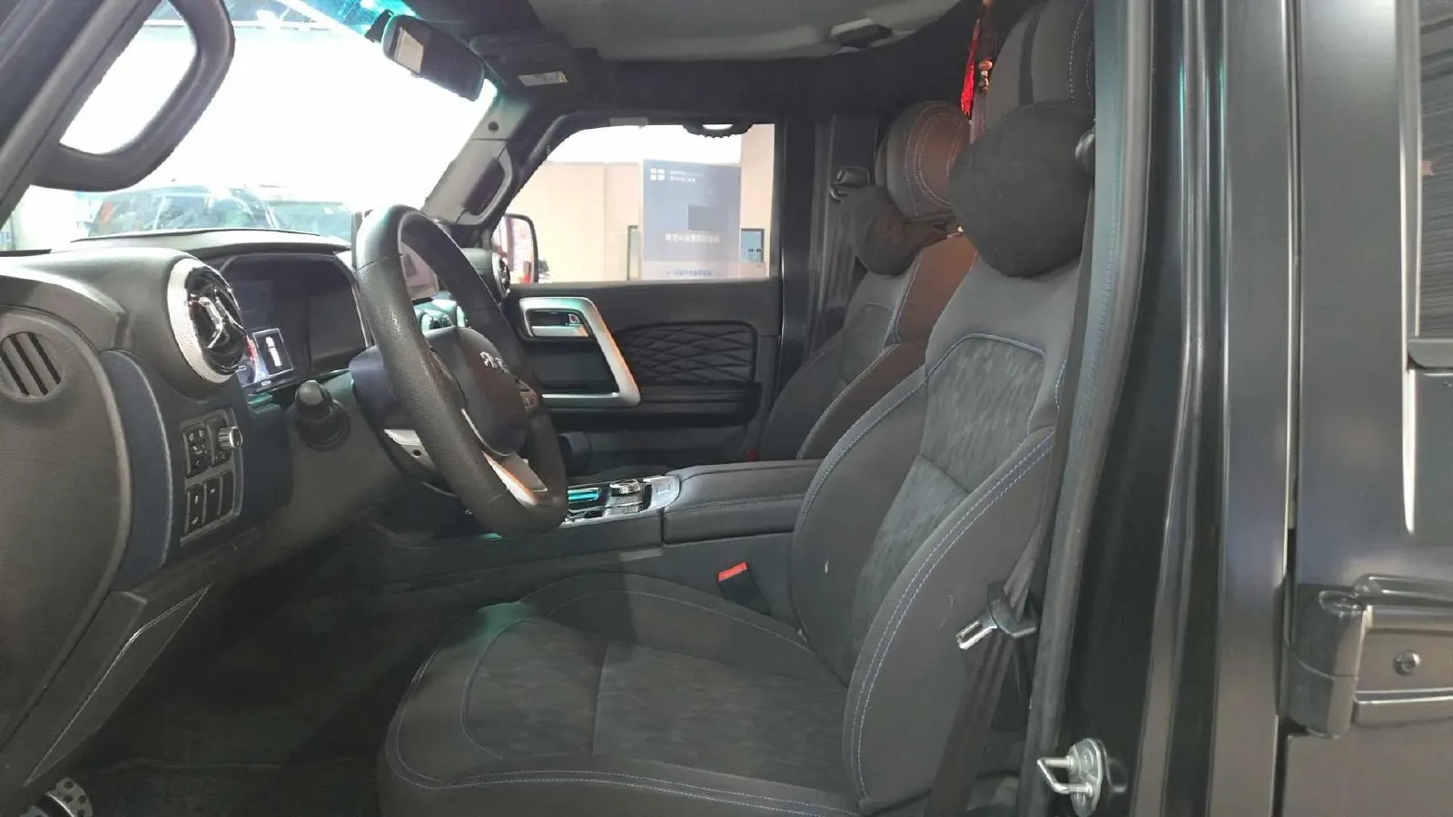 2021 Beijing BJ40 2.0T 163HP L4 8AT,autocango,china used car exporter,china ev exporter,chinese used car exporter,chinese used ev exporter