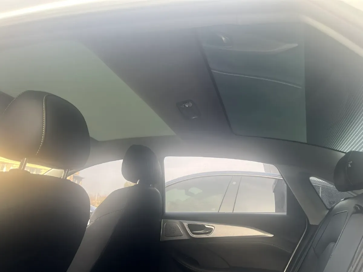 2022 Roewe RX5 eMAX 1.5T 169HP L4 AMT PHEV 16.6KWH,autocango,china used car exporter,china ev exporter,chinese used car exporter,chinese used ev exporter