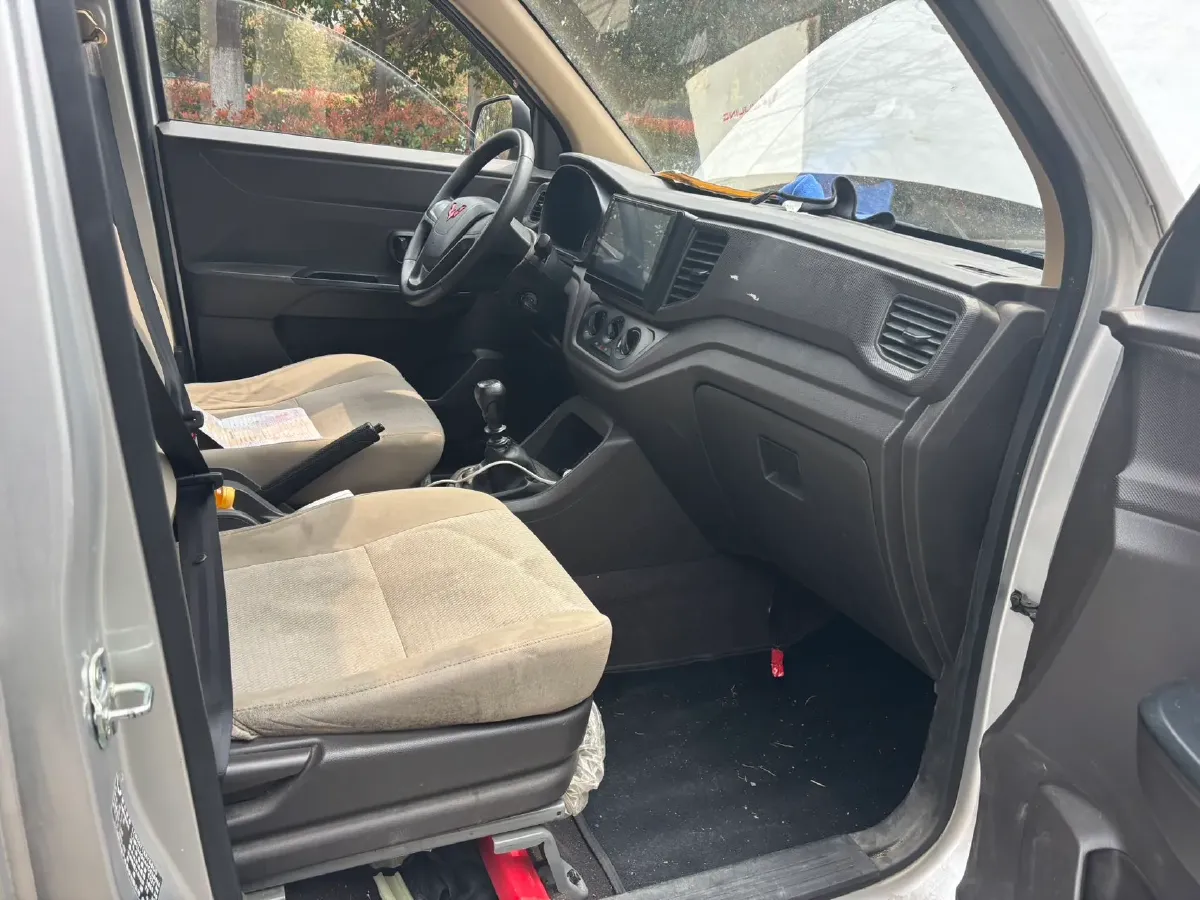 2022 WuLing HongGuang V 1.5L 99HP L4 6MT,autocango,china used car exporter,china ev exporter,chinese used car exporter,chinese used ev exporter