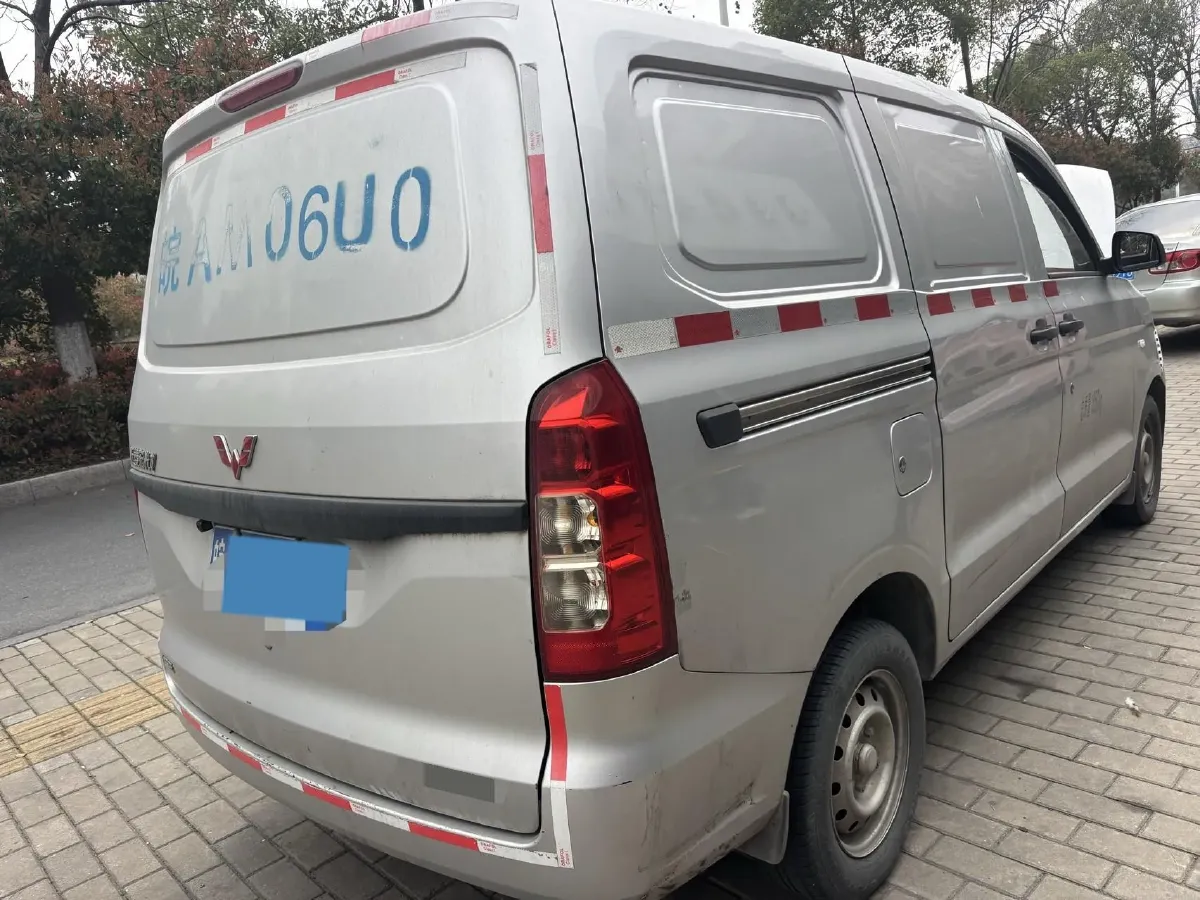 2022 WuLing HongGuang V 1.5L 99HP L4 6MT,autocango,china used car exporter,china ev exporter,chinese used car exporter,chinese used ev exporter