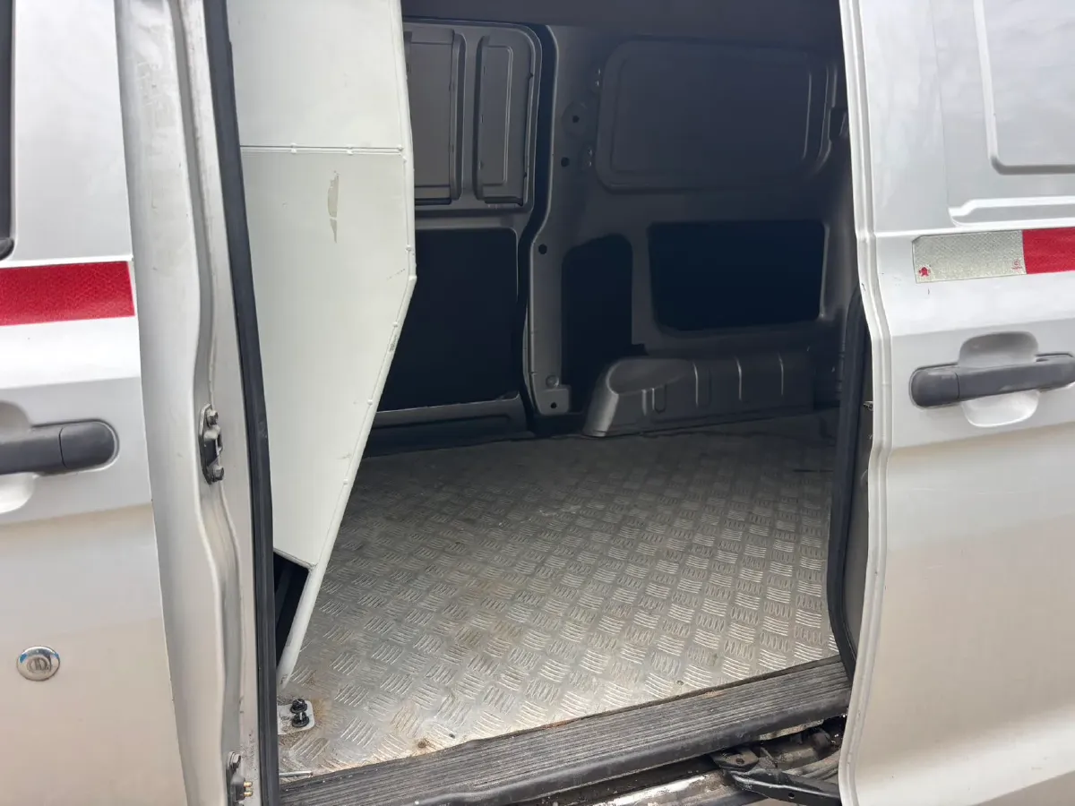 2022 WuLing HongGuang V 1.5L 99HP L4 6MT,autocango,china used car exporter,china ev exporter,chinese used car exporter,chinese used ev exporter