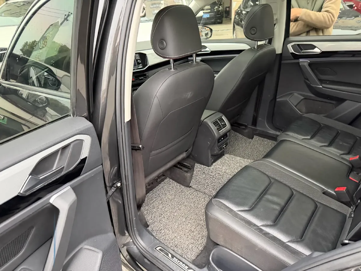 2019 MINI CLUBMAN 1.5T 102HP L3 6AT,autocango,china used car exporter,china ev exporter,chinese used car exporter,chinese used ev exporter