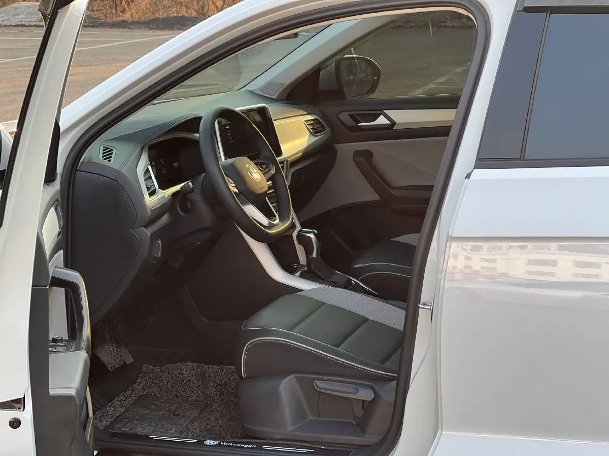 2023 Volkswagen T-Roc 1.4T 150HP L4 7DCT,autocango,china used car exporter,china ev exporter,chinese used car exporter,chinese used ev exporter