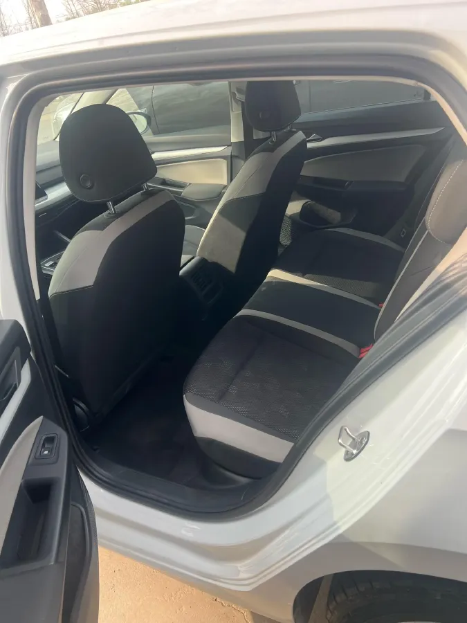 2023 Volkswagen Golf 1.2T 116HP L4 7DCT,autocango,china used car exporter,china ev exporter,chinese used car exporter,chinese used ev exporter