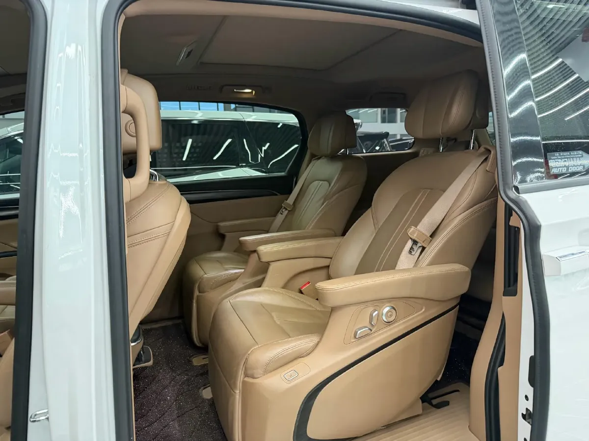 2021 Buick GL8 2.0T 237HP L4 9AT,autocango,china used car exporter,china ev exporter,chinese used car exporter,chinese used ev exporter