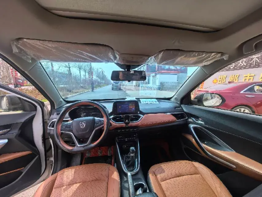 2019 BaoJun 730 1.5L 105HP L4 6MT,autocango,china used car exporter,china ev exporter,chinese used car exporter,chinese used ev exporter