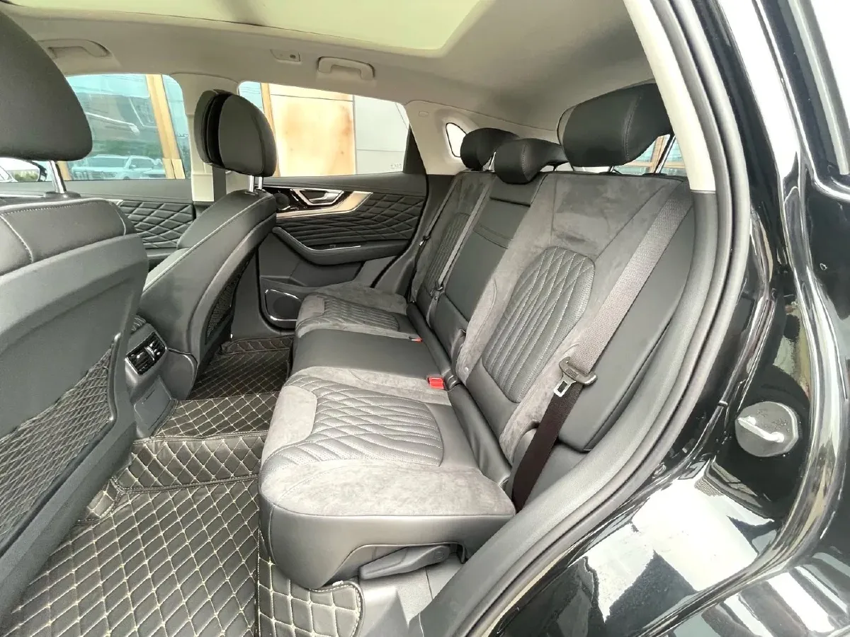 2022 HongQi HS5 2.0T 224HP L4 6AT,autocango,china used car exporter,china ev exporter,chinese used car exporter,chinese used ev exporter