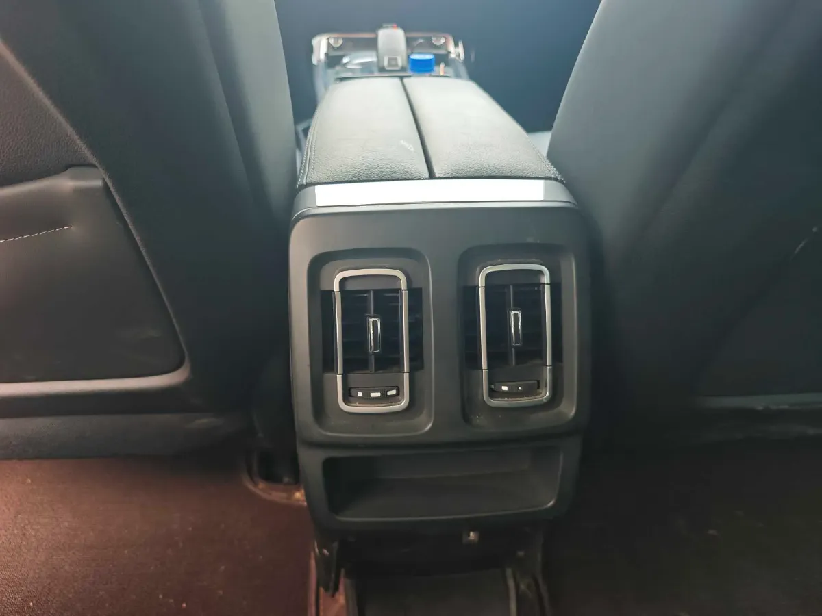 2021 Citroen C6 1.8T 211HP L4 8AT,autocango,china used car exporter,china ev exporter,chinese used car exporter,chinese used ev exporter