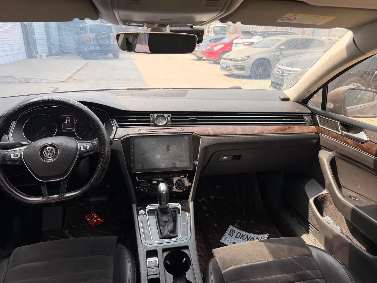 2017 Volkswagen Magotan 1.8T 180HP L4 7DCT,autocango,china used car exporter,china ev exporter,chinese used car exporter,chinese used ev exporter