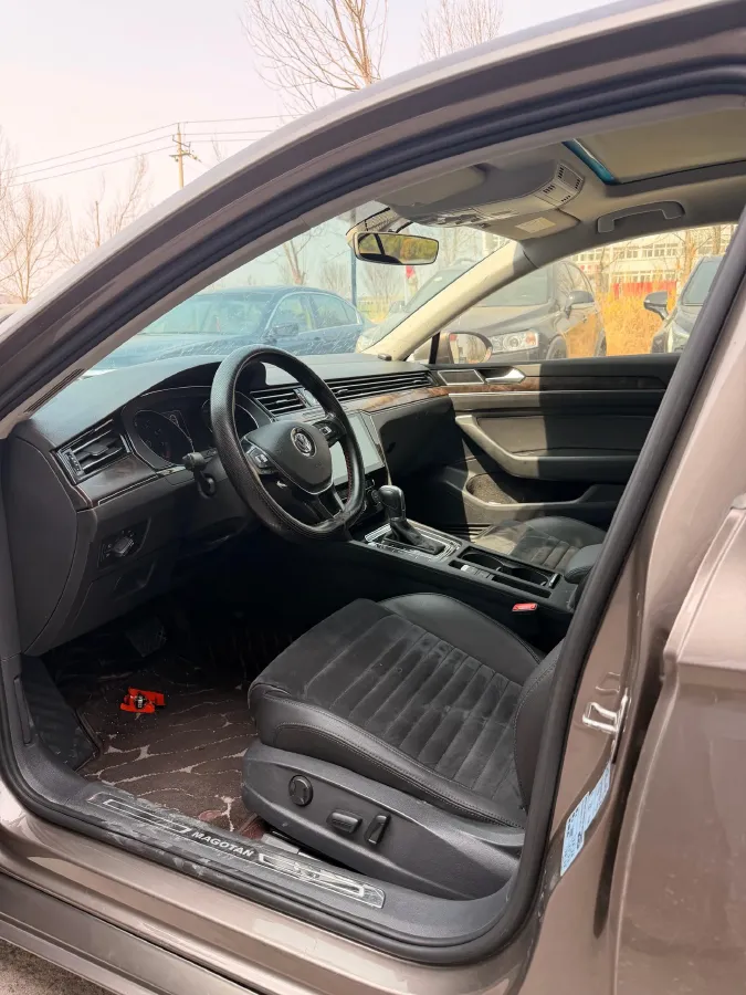 2017 Volkswagen Magotan 1.8T 180HP L4 7DCT,autocango,china used car exporter,china ev exporter,chinese used car exporter,chinese used ev exporter