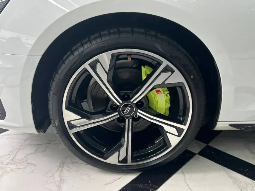 2024 Audi A4L 2.0T 190HP L4 7DCT,autocango,china used car exporter,china ev exporter,chinese used car exporter,chinese used ev exporter