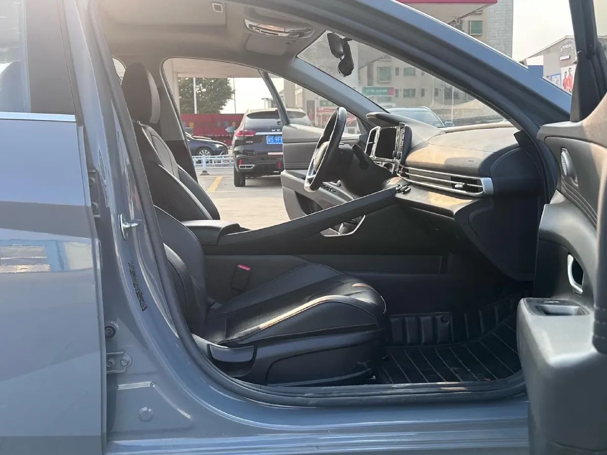 2021 Hyundai Elantra 1.5L 115HP L4 CVT,autocango,china used car exporter,china ev exporter,chinese used car exporter,chinese used ev exporter