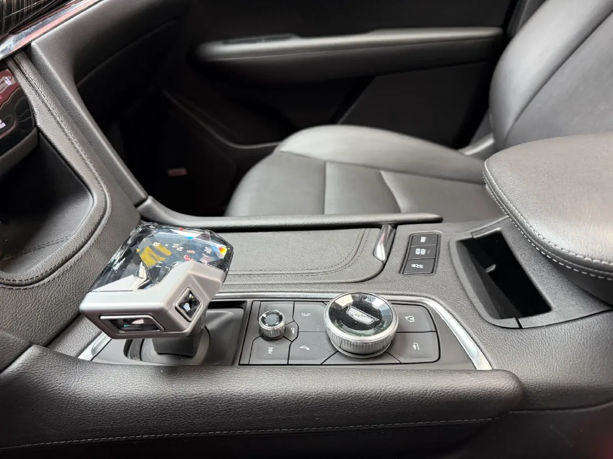 2021 Cadillac XT6 2.0T 237HP L4 9AT,autocango,china used car exporter,china ev exporter,chinese used car exporter,chinese used ev exporter