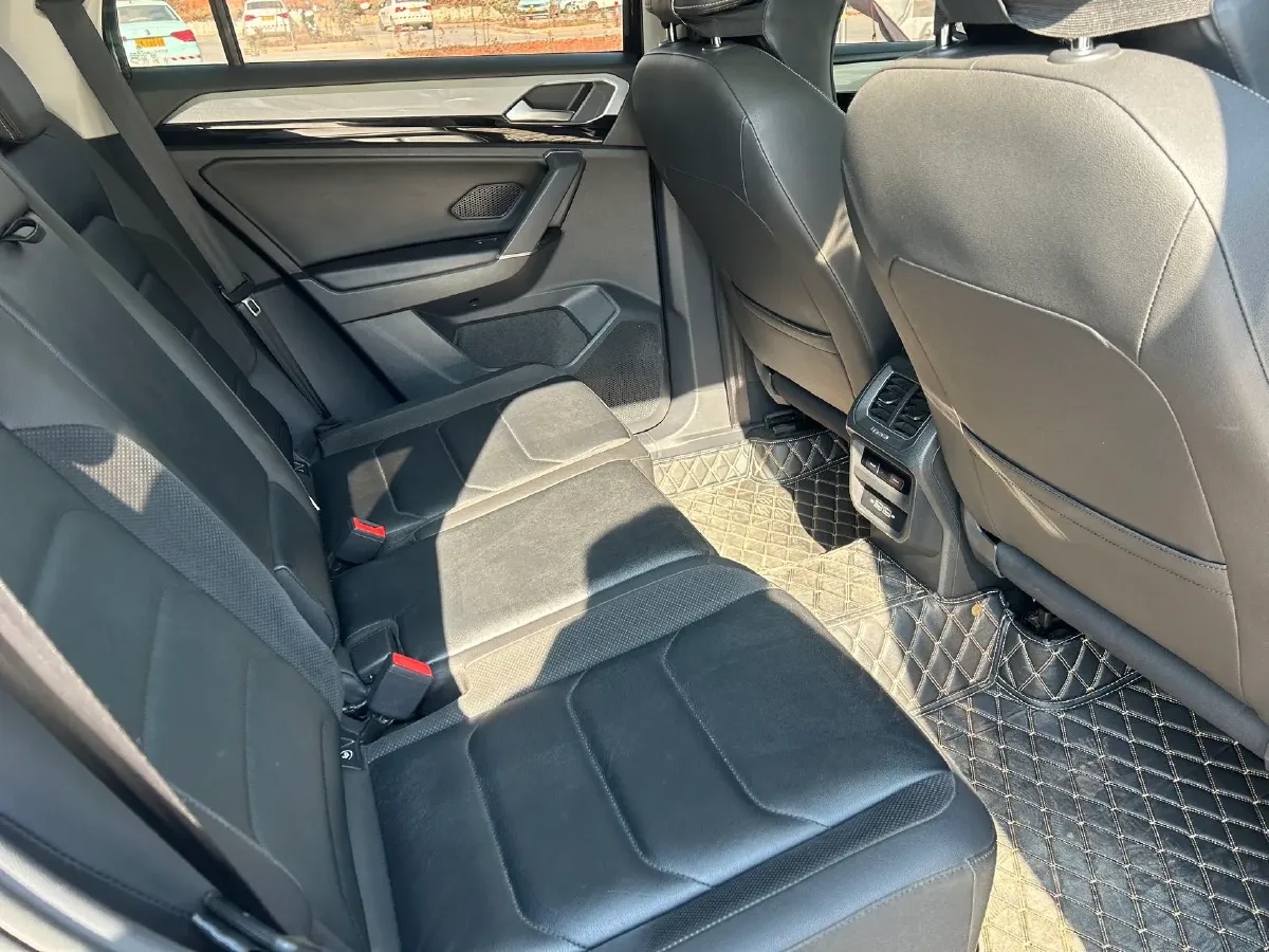 2019 Jeep Cherokee 2.0T 234HP L4 9AT,autocango,china used car exporter,china ev exporter,chinese used car exporter,chinese used ev exporter