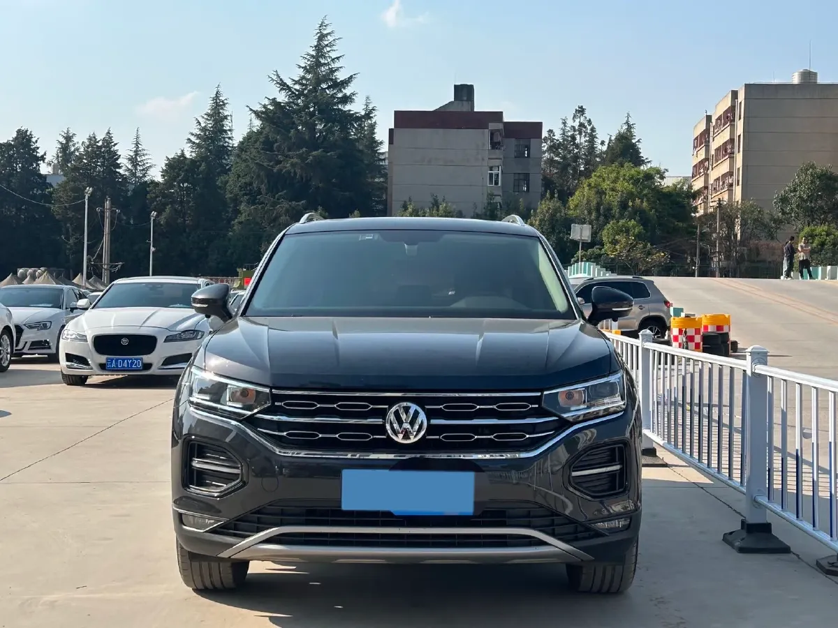 2019 Jeep Cherokee 2.0T 234HP L4 9AT,autocango,china used car exporter,china ev exporter,chinese used car exporter,chinese used ev exporter
