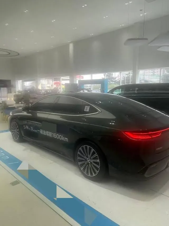 2025 Geely Galaxy Starshine 8 1.5T 163HP L4 3DHT PHEV 27.69KWH,autocango,china used car exporter,china ev exporter,chinese used car exporter,chinese used ev exporter