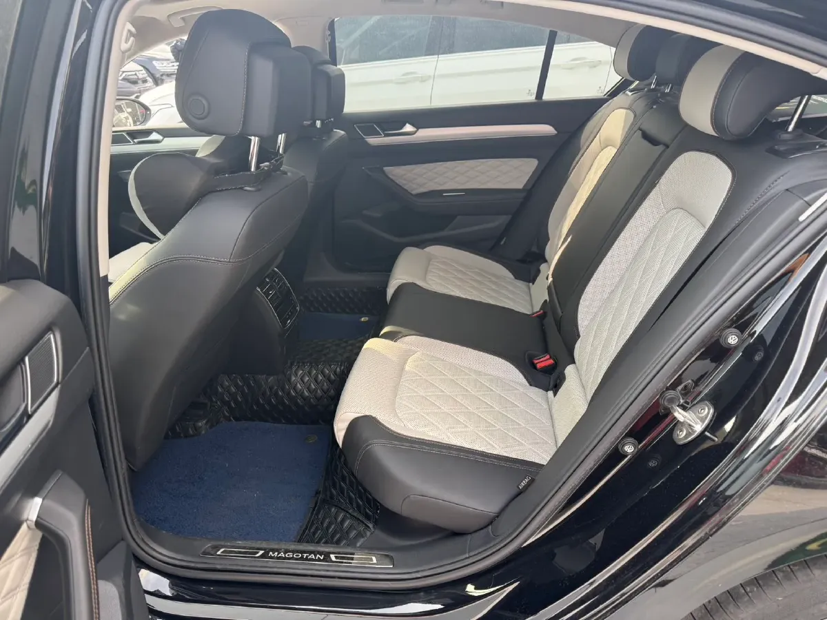2023 Volkswagen Magotan 2.0T 186HP L4 7DCT,autocango,china used car exporter,china ev exporter,chinese used car exporter,chinese used ev exporter