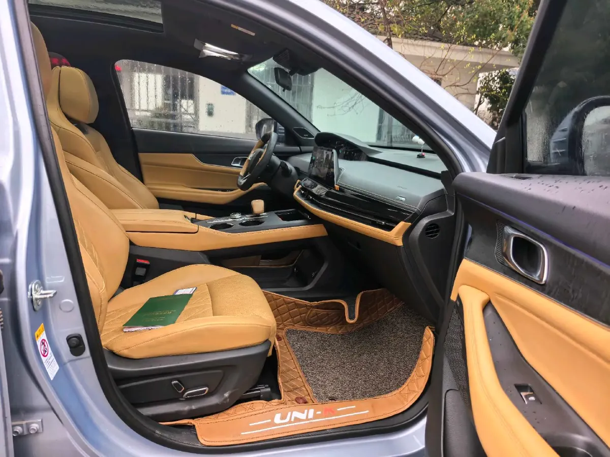 2021 ChangAn UNI-K 2.0T 233HP L4 8AT,autocango,china used car exporter,china ev exporter,chinese used car exporter,chinese used ev exporter