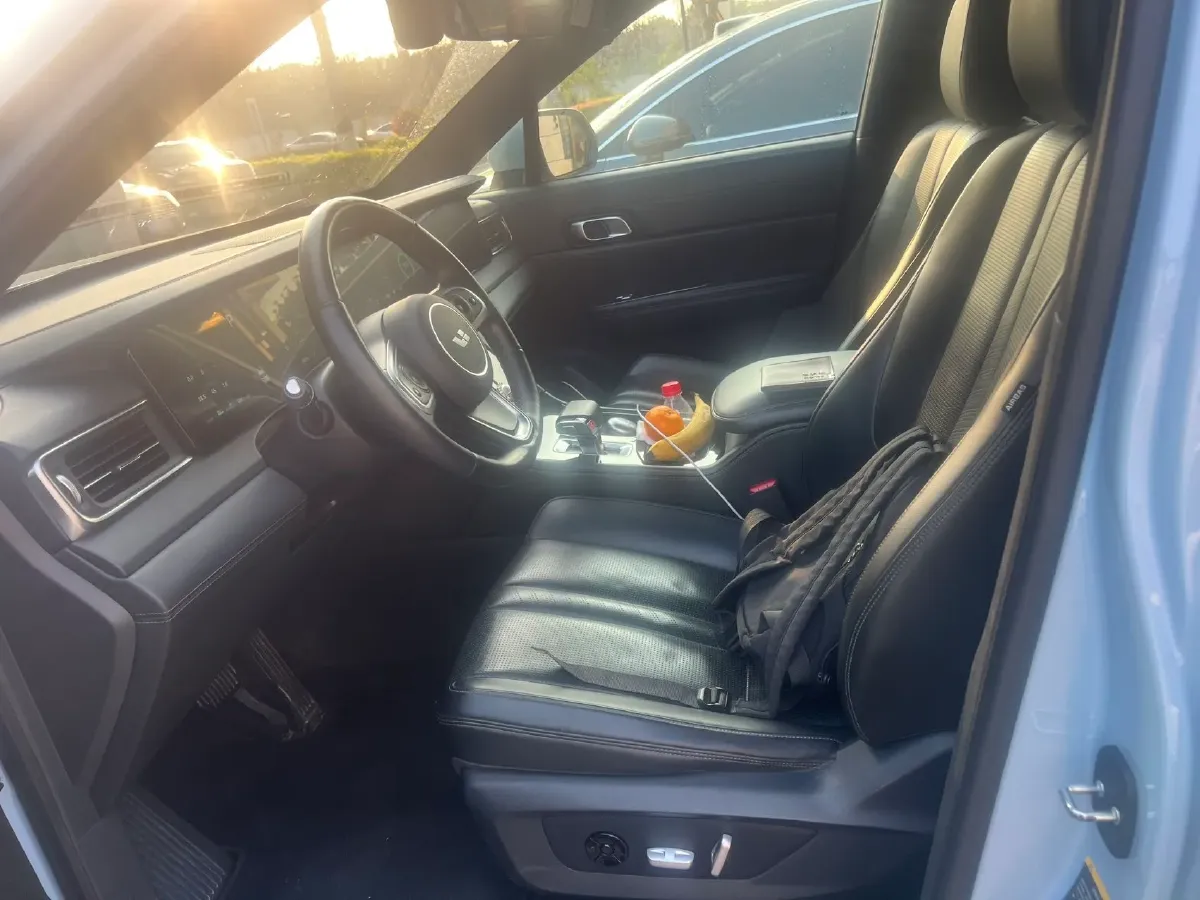 2020 Li ONE Range Extended 131HP REEV 40.5KWH,autocango,china used car exporter,china ev exporter,chinese used car exporter,chinese used ev exporter