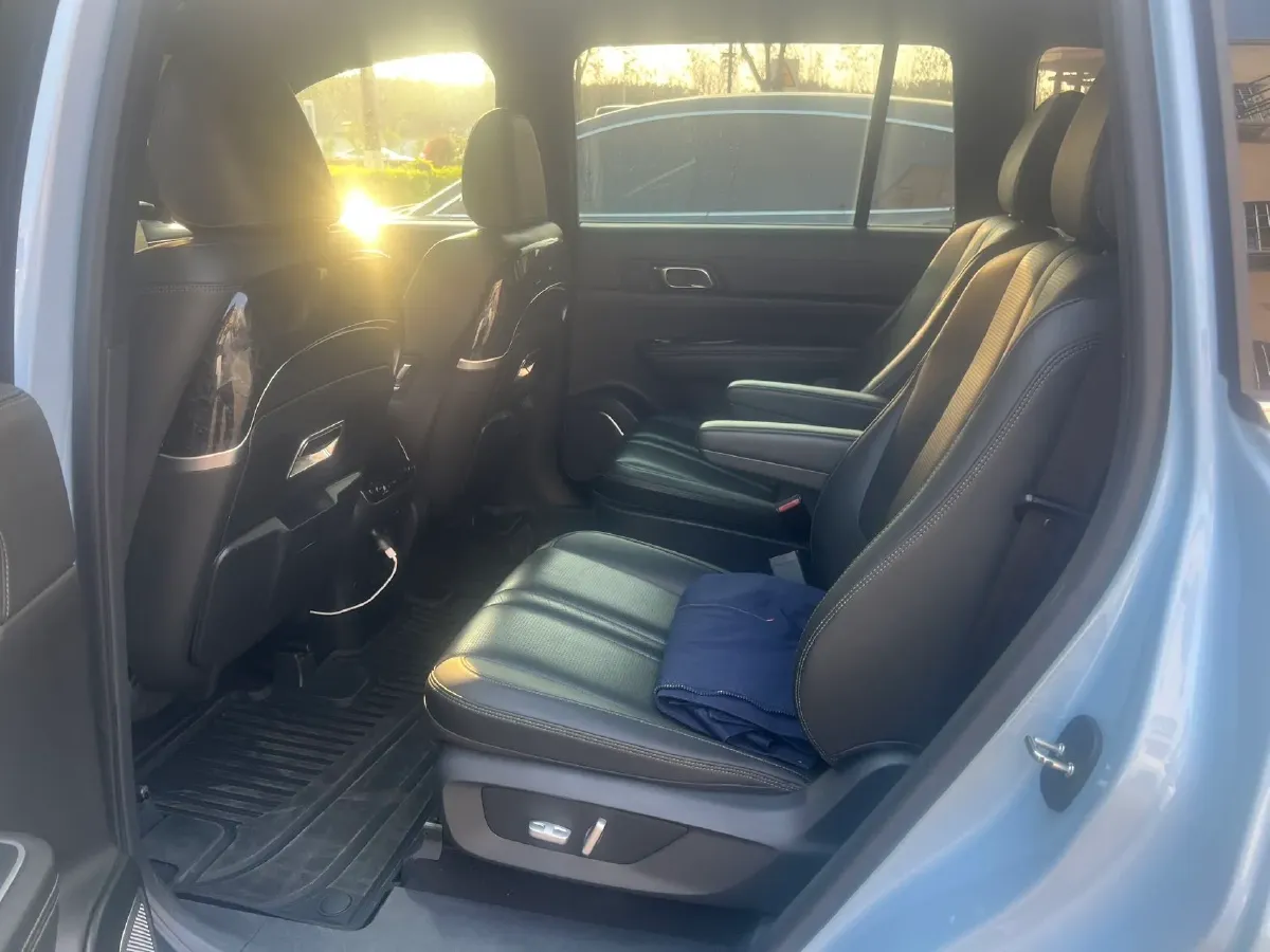 2020 Li ONE Range Extended 131HP REEV 40.5KWH,autocango,china used car exporter,china ev exporter,chinese used car exporter,chinese used ev exporter