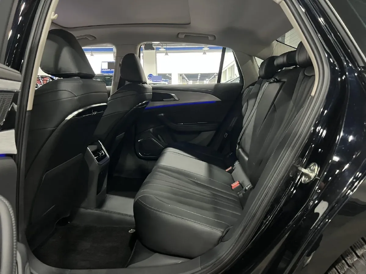 2024 HongQi H5 1.5T 169HP L4 1DHT Hybrid,autocango,china used car exporter,china ev exporter,chinese used car exporter,chinese used ev exporter