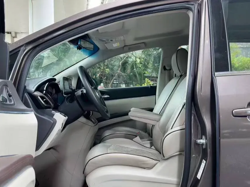 2022 Buick GL8 2.0T 237HP L4 9AT,autocango,china used car exporter,china ev exporter,chinese used car exporter,chinese used ev exporter