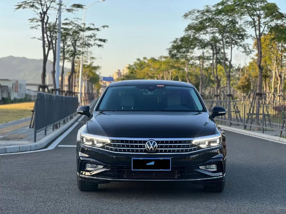 2023 Volkswagen Magotan 2.0T 220HP L4 7DCT,autocango,china used car exporter,china ev exporter,chinese used car exporter,chinese used ev exporter