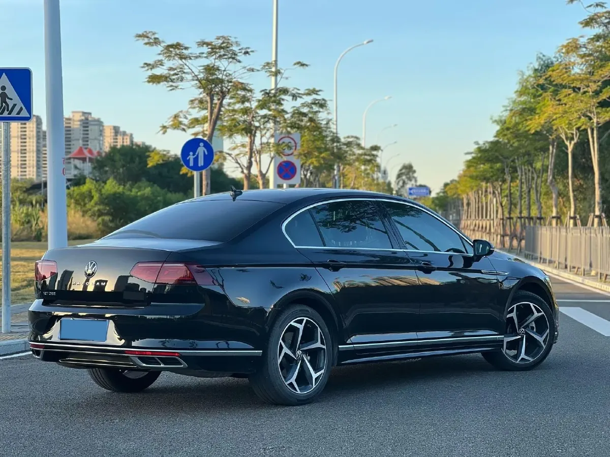 2023 Volkswagen Magotan 2.0T 220HP L4 7DCT,autocango,china used car exporter,china ev exporter,chinese used car exporter,chinese used ev exporter