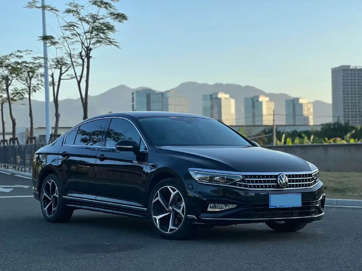 2023 Volkswagen Magotan 2.0T 220HP L4 7DCT,autocango,china used car exporter,china ev exporter,chinese used car exporter,chinese used ev exporter