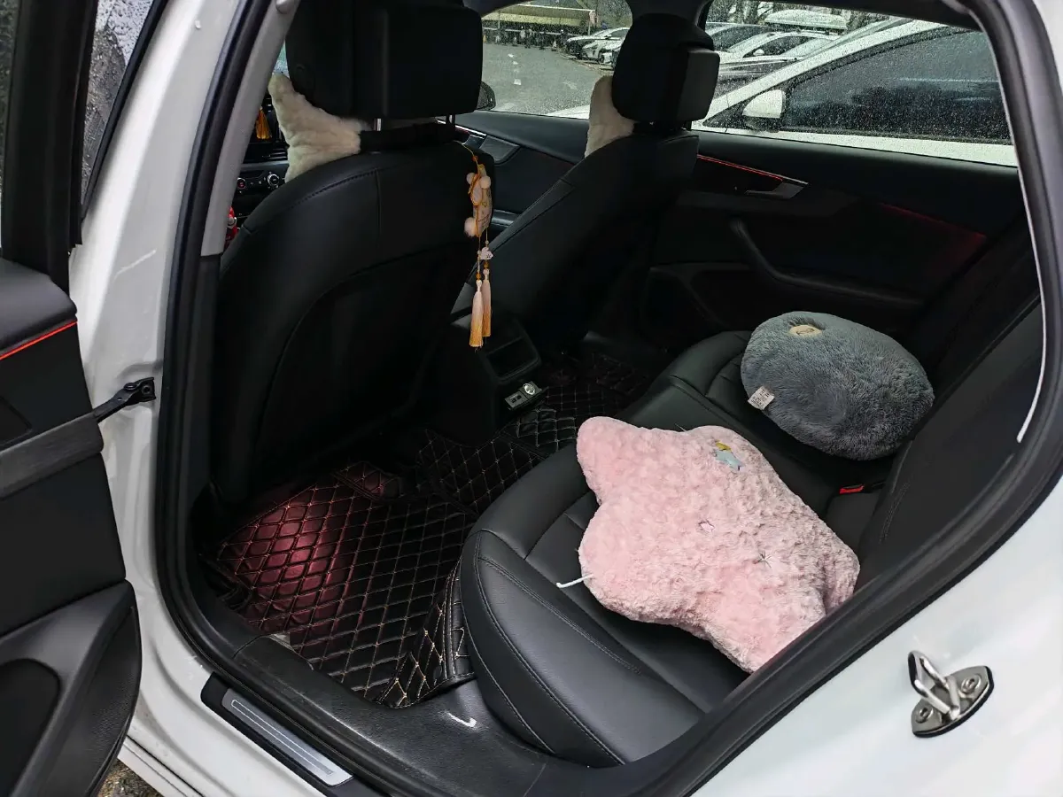 2024 Audi A4L 2.0T 190HP L4 7DCT,autocango,china used car exporter,china ev exporter,chinese used car exporter,chinese used ev exporter