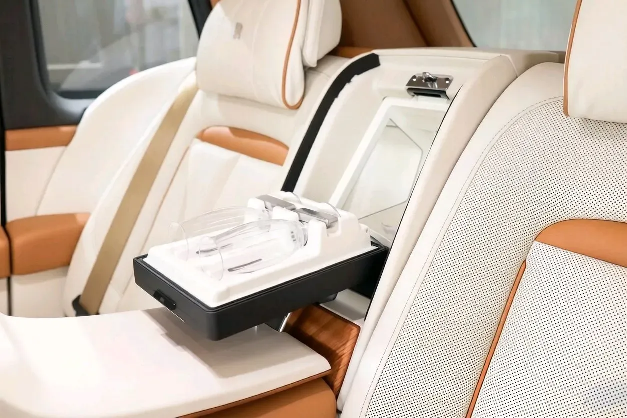 2018 Rolls-Royce Cullinan 6.7T 571HP V12 8AT,autocango,china used car exporter,china ev exporter,chinese used car exporter,chinese used ev exporter